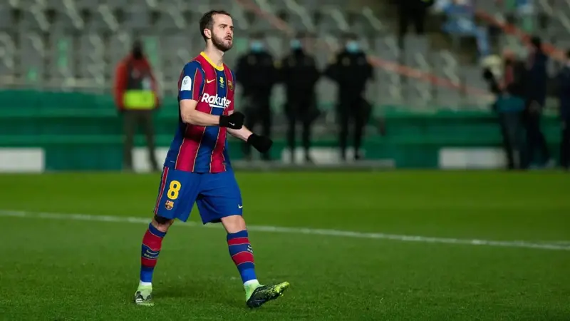برشلونة يمنع بيانيتش من الانتقال لباريس سان جيرمان