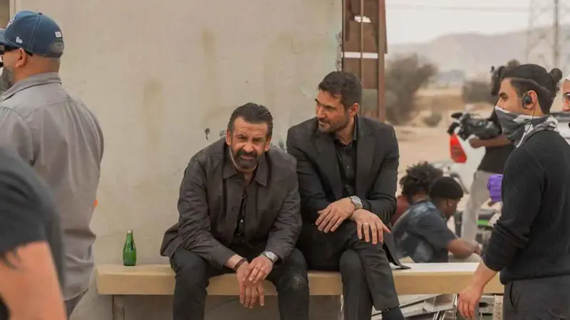 "الكلاب السبعة".. مطاردة خطيرة تجمع كريم عبد العزيز وأحمد عز