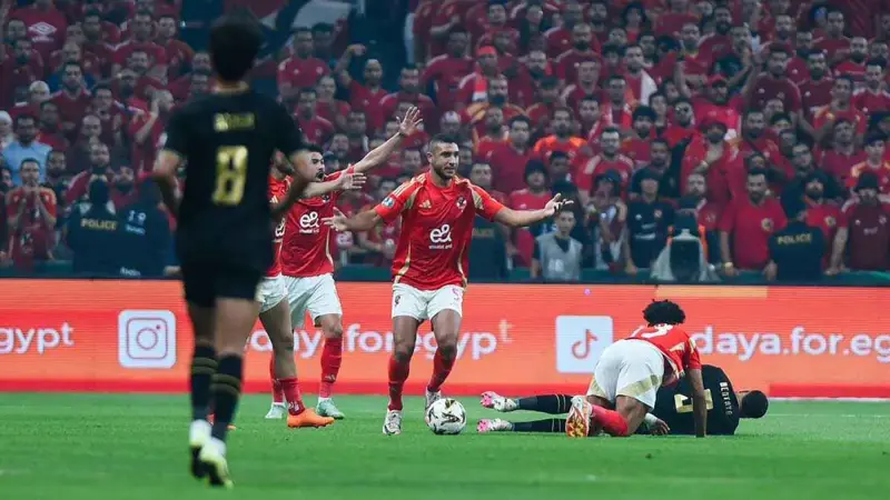للأهلي والزمالك.. قرارات تحكيمية أثارت الجدل في نصف نهائي السوبر المصري