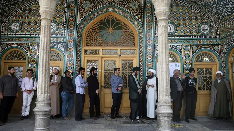 بعد هجوم شيراز.. إيران تغلق عدة مزارات دينية في طهران 
