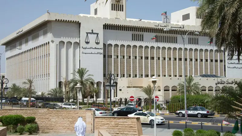 الكويت.. عربي يستغل وفاة قس أوروبي ويستولي على 5 ملايين دينار من حسابه