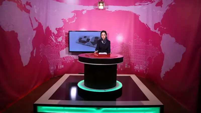في تحد لطالبان.. مذيعات أفغانيات يظهرن على الشاشة بوجوه مكشوفة