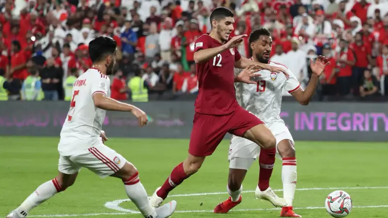 المعلق العماني خليل البلوشي يكرر لفظه المسيء للإمارات (فيديو)