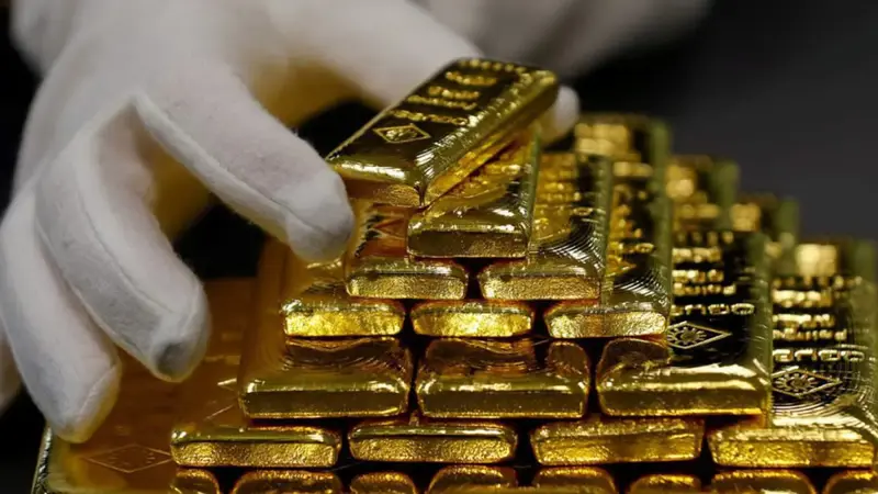 الذهب يصعد فوق 1800 دولار