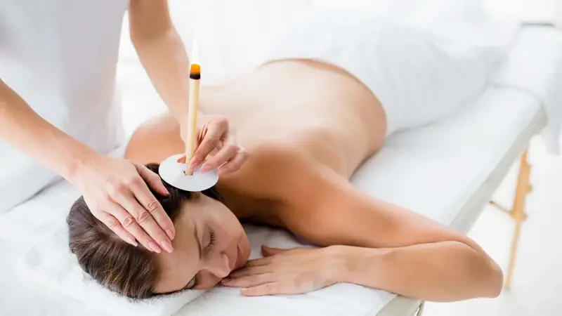كيف تستخدم العلاج التقليدي لتشميع الأذن دون مخاطر؟