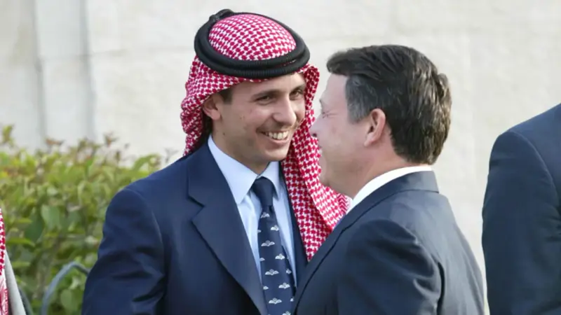 أول ظهور للملك عبدالله الثاني مع الأمير حمزة بعد أزمة "المخطط التآمري" (فيديو)