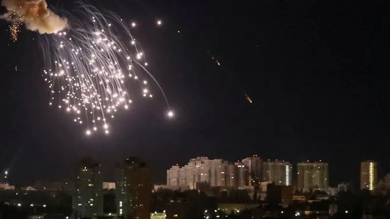 مقتل مدني في هجوم روسي بطائرة مسيرة على خيرسون بأوكرانيا
