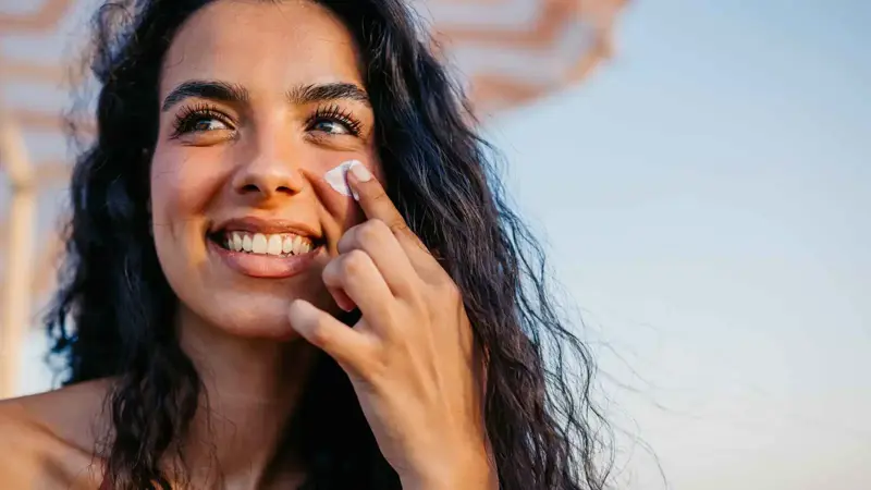 5 أخطاء شائعة تُبطل مفعول واقي الشمس