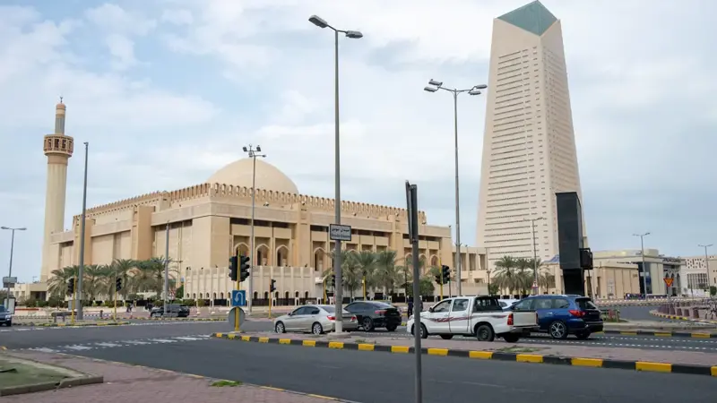 أوقاف الكويت تكشف حقيقة الاكتفاء بأذان الظهر والعصر عند الضرورة