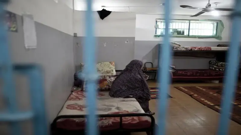 بعد الإفراج عن عهد التميمي.. 60 أسيرة يعانين ظروفًا صعبة في سجون الاحتلال