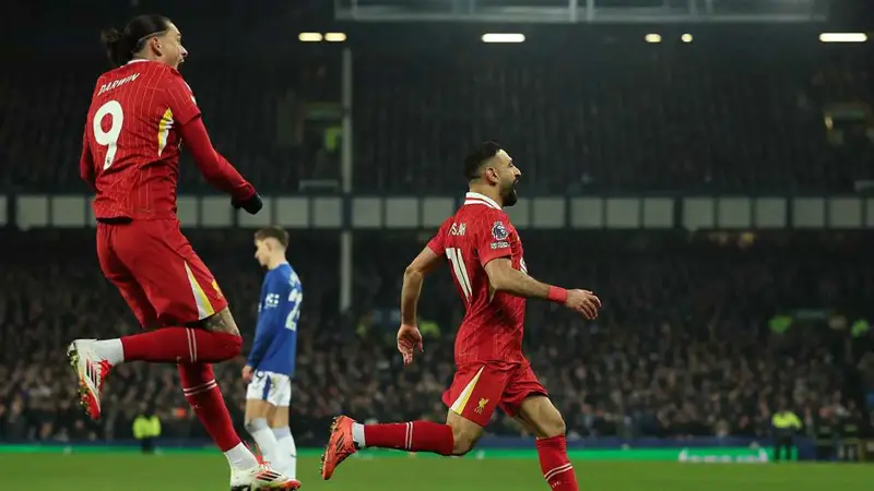 محمد صلاح يكشف عن زميليه المفضلين في ليفربول عبر التاريخ
