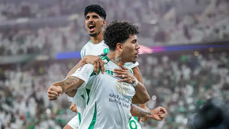 إجابة مفاجئة حول الأسماء الأقرب للخروج من الأهلي السعودي (فيديو)