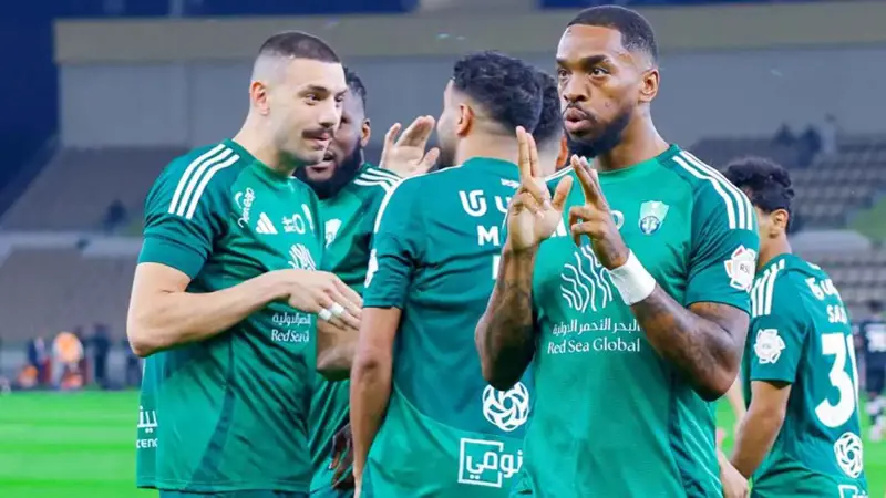 دوران وتاليسكا ينتظرانه.. نجم الأهلي السعودي يقترب من الرحيل