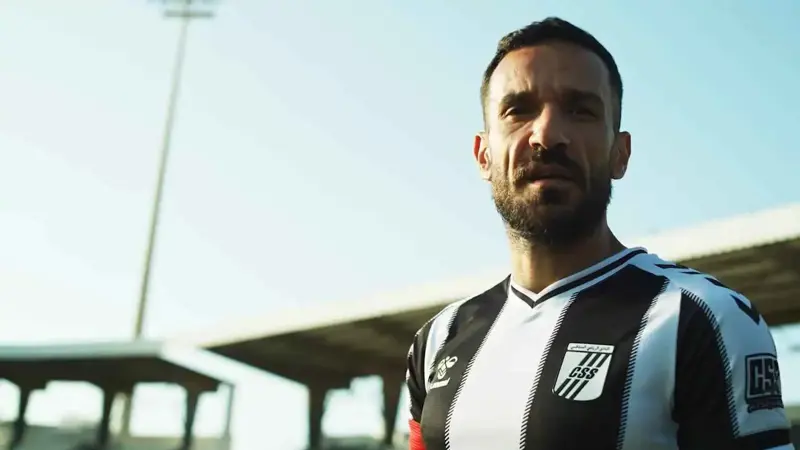 بصوت عصام الشوالي.. الصفاقسي التونسي يعلن عودة أسطورته علي معلول (فيديو)