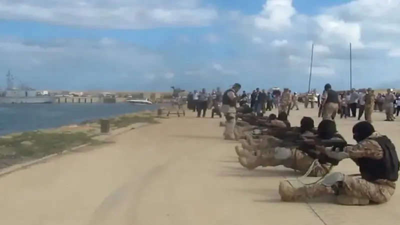 القوات الخاصة الليبية تعدم نجل وزير في حكومة الغويل (صور)