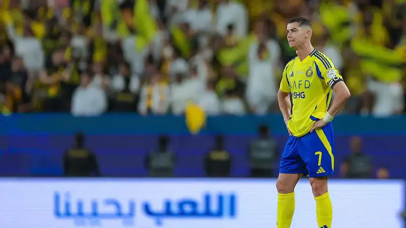 صدمة نصراوية.. وليد الفراج يكشف مفاجأة جديدة حول انتقال رونالدو إلى الهلال