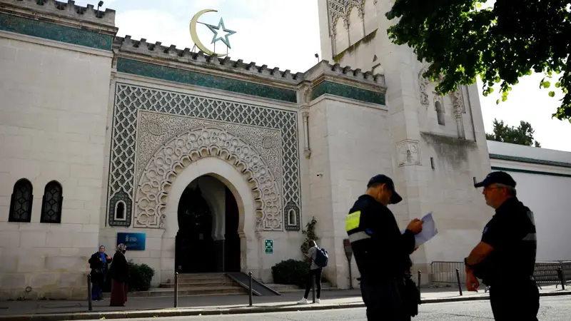 "تكتيك السيطرة".. خريطة تقاسم النفوذ بين الإخوان والسلفيين في فرنسا