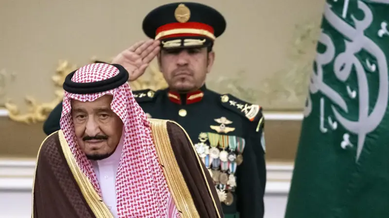 الملك سلمان ينتقد ضمنًا قمة كوالالمبور في اتصال مع مهاتير محمد