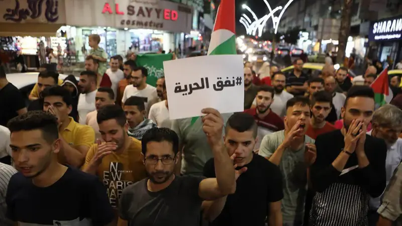 إصابة عشرات الفلسطينيين في مسيرات مؤيدة للأسرى بنابلس