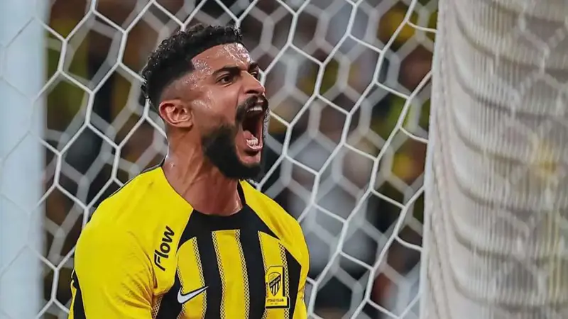 صفقة تبادلية.. شرط النصر السعودي لرحيل عبد الإله العمري