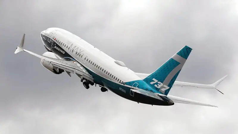 إنقاذ طيارين أمريكيين هبطا اضطراريًا بطائرة شحن "بوينج 737" في المياه