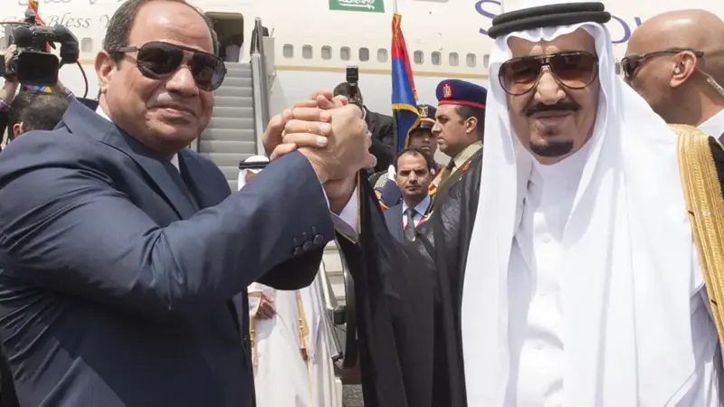 بعيدًا عن السجالات المصرية.. السعوديون يحتفلون بعودة "تيران" و"صنافير"