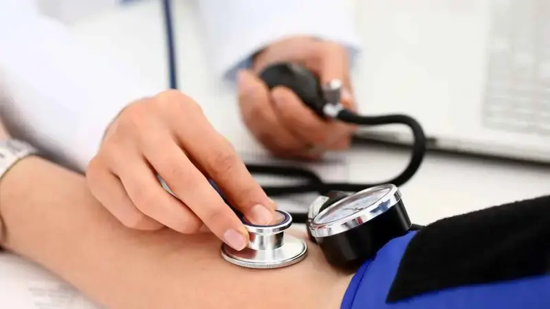 كيف يتغلب مرضى ضغط الدم على تأثير حرارة الصيف؟