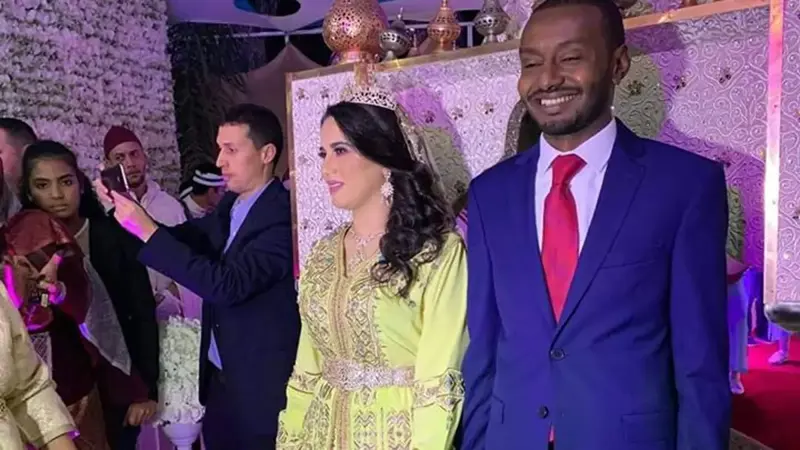 الصحفية المغربية هاجر الريسوني تحتفل بزفافها بحضور بنكيران (فيديو)