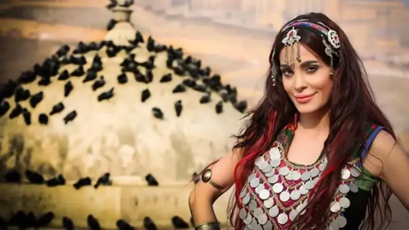 صور.. دومينيك حوراني تنتهي من تصوير "السلك ضاربني"