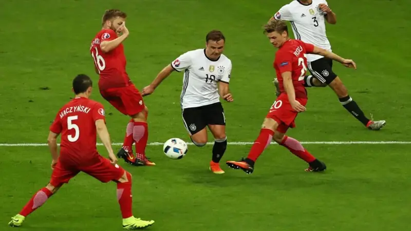 ماريو غوتزة يعود إلى قائمة المنتخب الألماني وهالستنبرغ يحصل على الفرصة الأولى