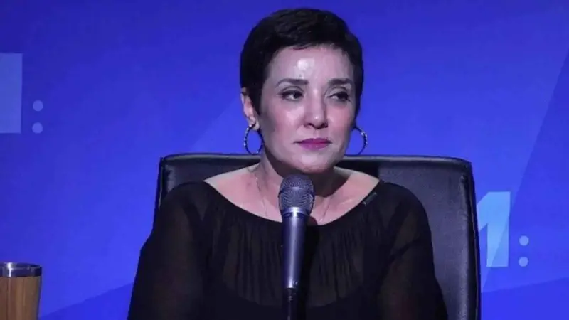 محكمة تونسية تقضي بسجن المحامية سنية الدهماني عامين