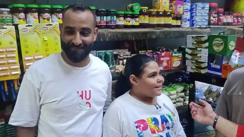 "طفلة الشيبسي".. من الاحتفاء والتكريم إلى الشهرة والاستغلال