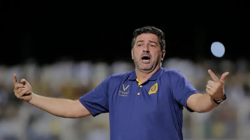 تطورات إيجابية في مفاوضات نادي النصر السعودي مع روي فيتوريا