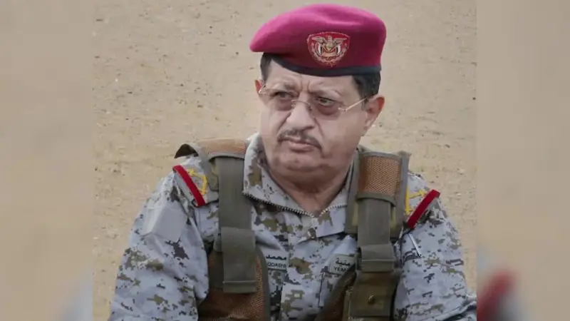 اليمن.. أول تعليق للمقدشي عقب إقالته من منصب وزير الدفاع