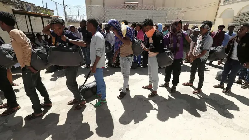 شبكة حقوقية يمنية تتهم الحوثيين بارتكاب محرقة "الرقو"  بحق مهاجرين أفارقة
