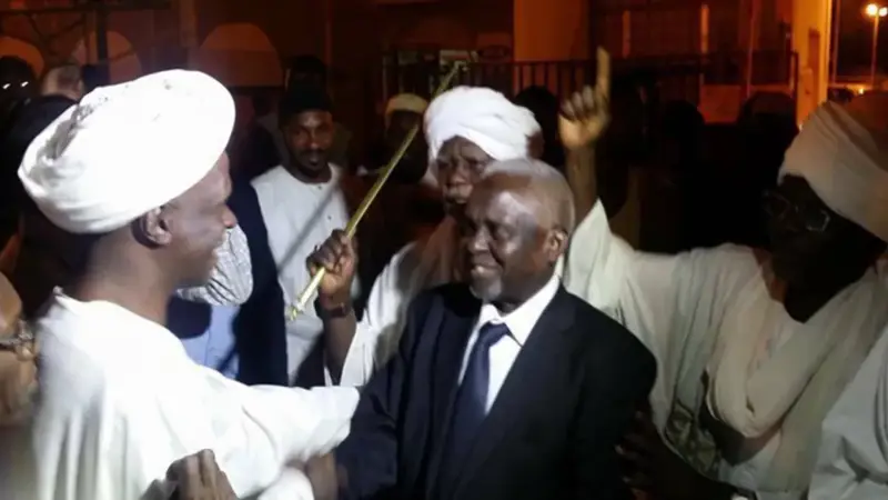 السودان .. "حزب الترابي" ينتخب أمينه العام ويدعو لوقف الحرب