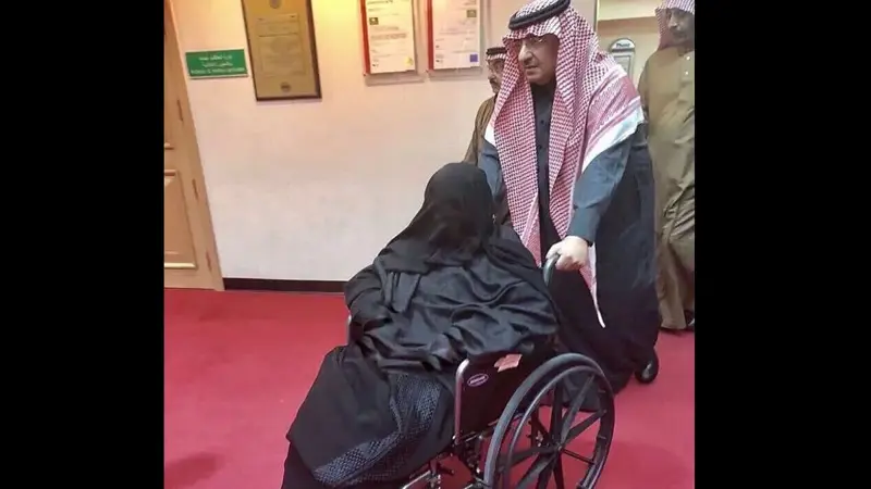 خلال تشييع الأميرة السعودية الجوهرة.. دموع نجلها محمد بن نايف "تنهمر"   