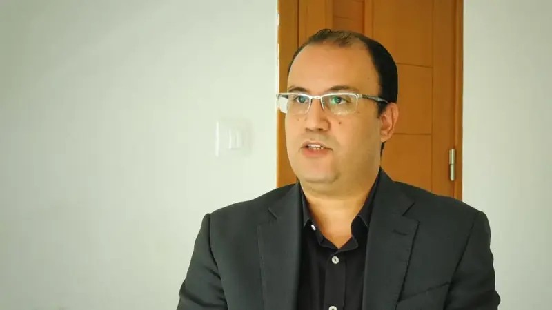 رئيس "التحالف من أجل تونس": أحزاب تخوض "حربا بالوكالة" ضد سعيد لإنقاذ "النهضة" (فيديو)