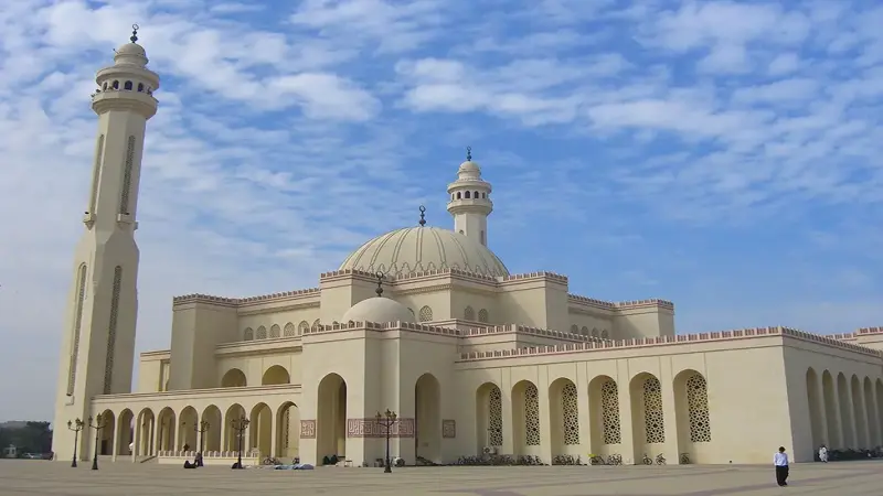 البحرين تعلق إقامة الصلوات في المساجد لمنع انتشار كورونا