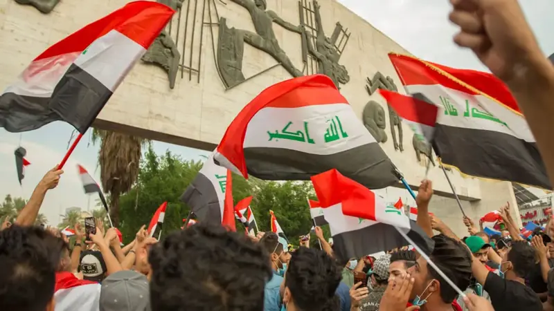 "ناشيونال إنترست": إيران تحاول "تقليل الضرر" بعد هزيمة حلفائها في انتخابات العراق