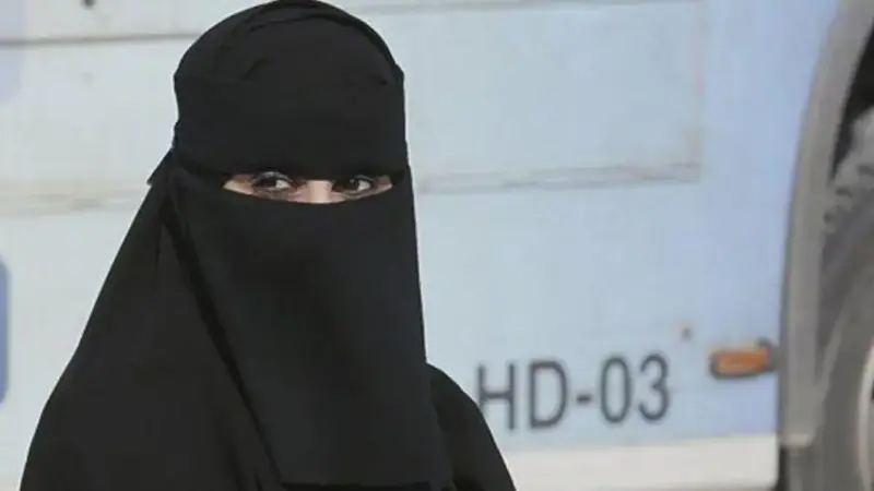 بالفيديو.. فتاة تشتم إعلاميًا سعوديًا شهيرًا في "الجنادرية".. وهكذا رد عليها