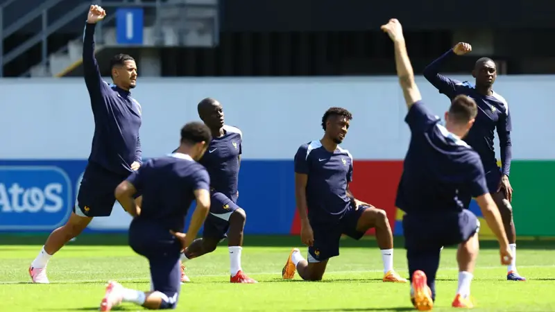 نجم فرنسا يغادر مقر إقامة منتخب الديكة قبل مواجهة بلجيكا