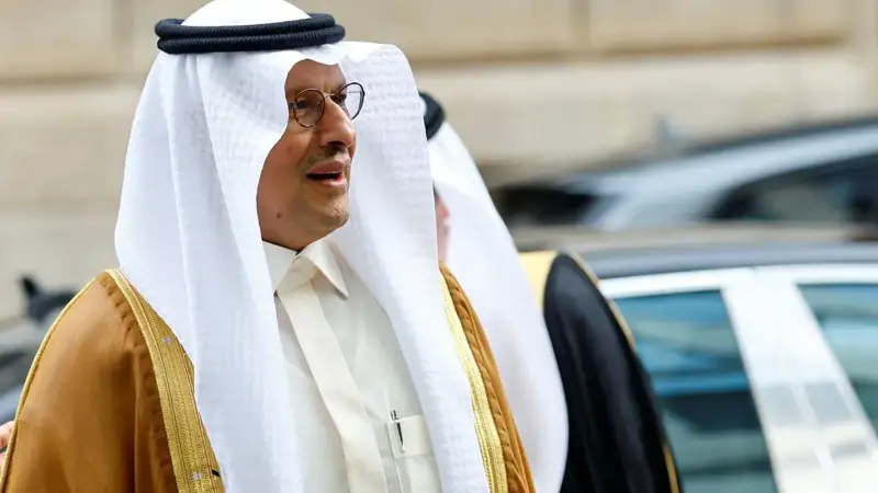 وزير سعودي يكشف السبب وراء تعليق خطط رفع إنتاج النفط