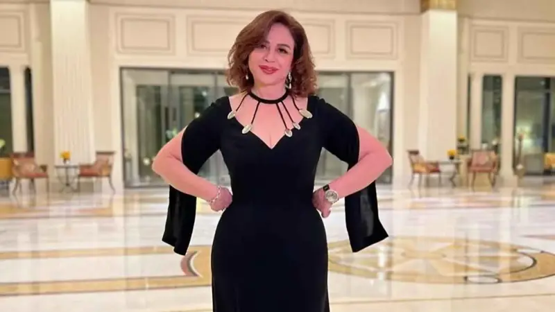إلهام شاهين "تصدم" جمهورها بشعر أبيض وملابس متسخة