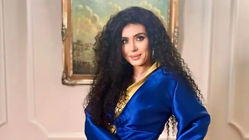 الراقصة دينا تنهار على الهواء.. لهذا السبب