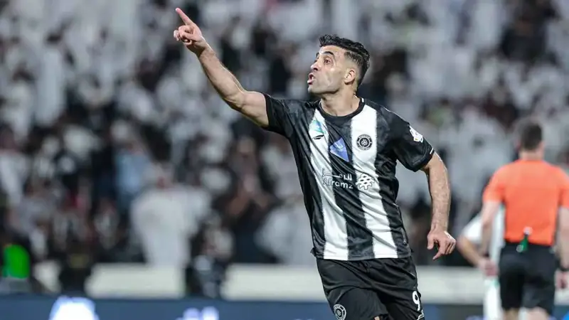 الساطي يبحث عن ناد.. 4 نقاط تحوّل في مسيرة عبد الرزاق حمدالله