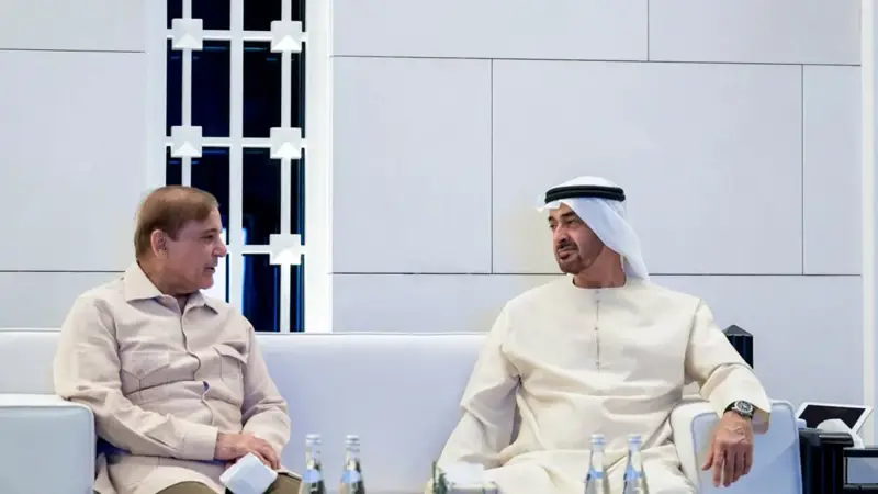 محمد بن زايد يبحث مع رئيس وزراء باكستان المستجدات الإقليمية والدولية
