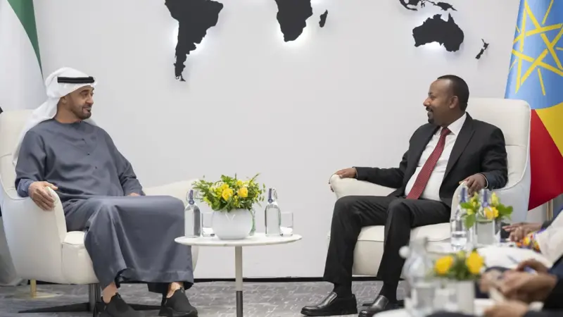 محمد بن زايد يبحث مع آبي أحمد التطورات الإقليمية وتعزيز العلاقات