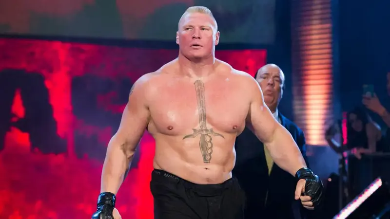 هل يعود المصارع بروك ليسنر للمشاركة مع WWE في "سمر سلام 2021"؟