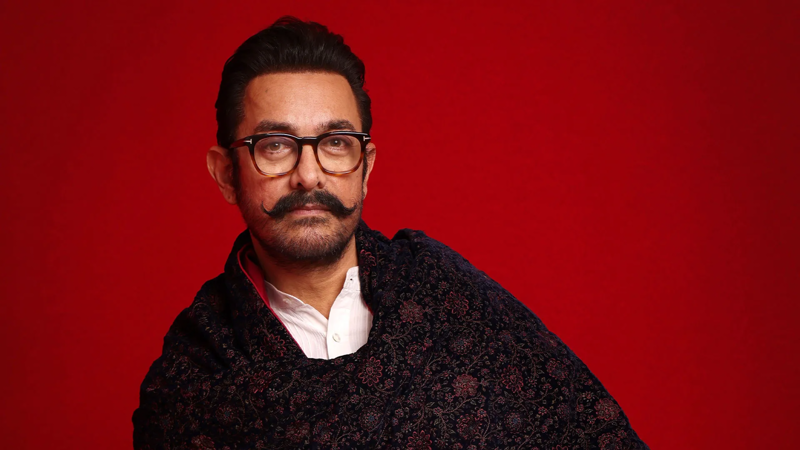 عرّفتها على شاروخان.. عامر خان يؤكد علاقته بحبيبته غوري